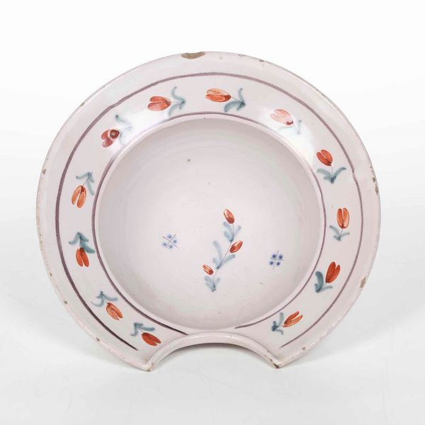 Bacile da barbiere<BR>Francia, XIX secolo  - Asta Bacili da barbiere, bacinelle e fioriere in maiolica francese da collezione - Associazione Nazionale - Case d'Asta italiane