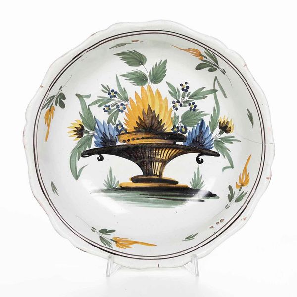 Bacinella<BR>Francia, Manifattura di Nevers, seconda met XVIII secolo  - Asta Bacili da barbiere, bacinelle e fioriere in maiolica francese da collezione - Associazione Nazionale - Case d'Asta italiane
