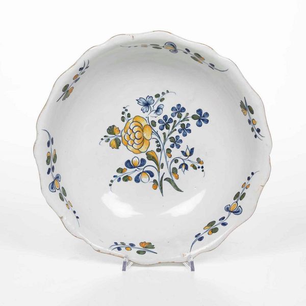 Bacinella<BR>Francia, Manifattura La Rochelle, terzo quarto del XVIII secolo  - Asta Bacili da barbiere, bacinelle e fioriere in maiolica francese da collezione - Associazione Nazionale - Case d'Asta italiane