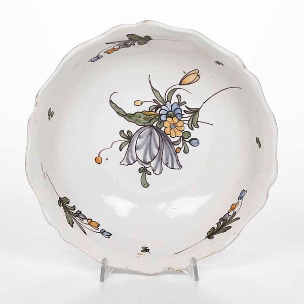 Bacinella<BR>Francia, Sud-Ovest, probabilmente Manifattura La Rochelle o Bordeaux, XVIII secolo  - Asta Bacili da barbiere, bacinelle e fioriere in maiolica francese da collezione - Associazione Nazionale - Case d'Asta italiane