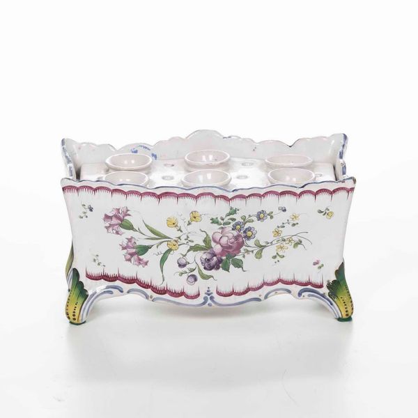 Fioriera<BR>Francia dell'est, XIX o XX secolo  - Asta Bacili da barbiere, bacinelle e fioriere in maiolica francese da collezione - Associazione Nazionale - Case d'Asta italiane