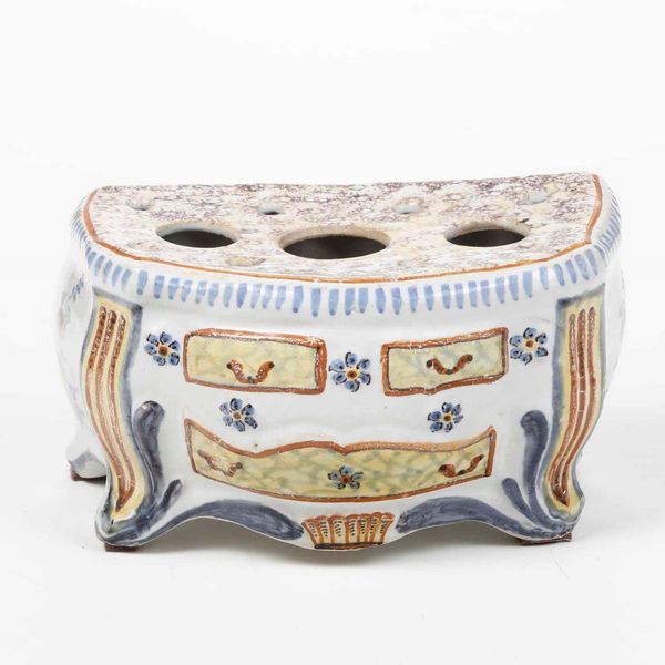 Fioriera<BR>Francia, 1760 circa<BR>  - Asta Bacili da barbiere, bacinelle e fioriere in maiolica francese da collezione - Associazione Nazionale - Case d'Asta italiane