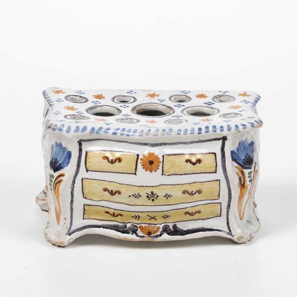 Fioriera<BR>Francia, Manifattura di La Rochelle, XVIII secolo  - Asta Bacili da barbiere, bacinelle e fioriere in maiolica francese da collezione - Associazione Nazionale - Case d'Asta italiane