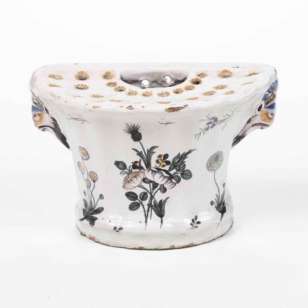 Fioriera <BR>Francia, probabilmente Marsiglia - Moustier (o Montpellier), met del XVIII secolo  - Asta Bacili da barbiere, bacinelle e fioriere in maiolica francese da collezione - Associazione Nazionale - Case d'Asta italiane