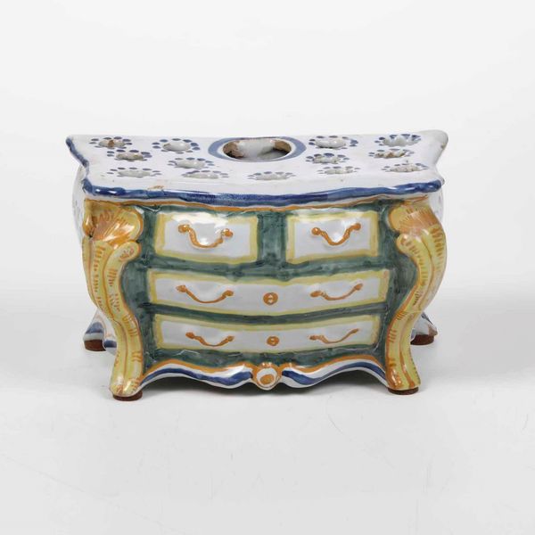 Fioriera a forma di commode<BR>Francia, Manifattura La Rochelle, 1760 circa<BR>  - Asta Bacili da barbiere, bacinelle e fioriere in maiolica francese da collezione - Associazione Nazionale - Case d'Asta italiane