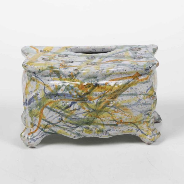 Fioriera a forma di commode <BR>Francia, Manifattura di Nevers (?), 1765 circa  - Asta Bacili da barbiere, bacinelle e fioriere in maiolica francese da collezione - Associazione Nazionale - Case d'Asta italiane