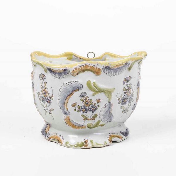 Fioriera da parete<BR>Francia, Manifattura di Montauban (Tarn-et-Garonne), fine del XVIII secolo  - Asta Bacili da barbiere, bacinelle e fioriere in maiolica francese da collezione - Associazione Nazionale - Case d'Asta italiane