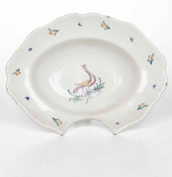 Bacile da barbiere<BR>Francia, Manifattura di Samadet (?), XVIII-XIX secolo  - Asta Bacili da barbiere, bacinelle e fioriere in maiolica francese da collezione - Associazione Nazionale - Case d'Asta italiane