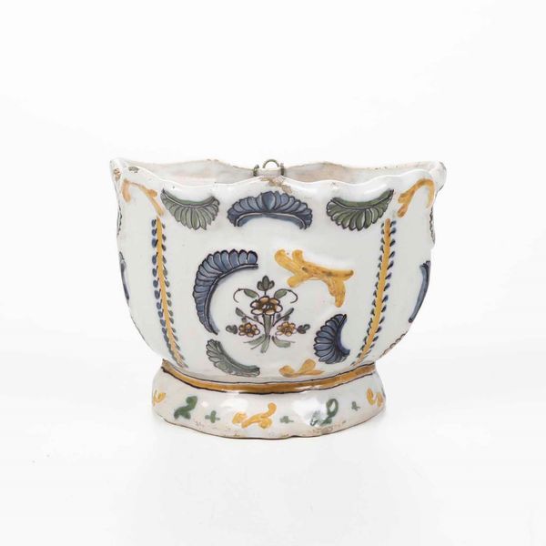 Fioriera da parete<BR>Francia, Sud-Ovest, Manifattura di Montauban, seconda met del XVIII secolo  - Asta Bacili da barbiere, bacinelle e fioriere in maiolica francese da collezione - Associazione Nazionale - Case d'Asta italiane