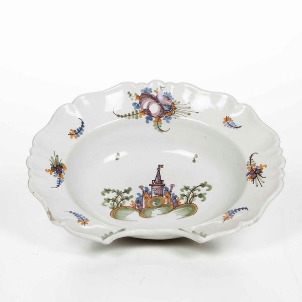 Bacile da barbiere<BR>Francia, Marsiglia (?) XVIII secolo  - Asta Bacili da barbiere, bacinelle e fioriere in maiolica francese da collezione - Associazione Nazionale - Case d'Asta italiane