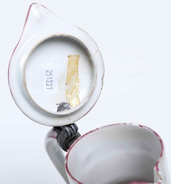 Lattiera con coperchio<BR>Francia dell'est, seconda met del XVIII secolo  - Asta Bacili da barbiere, bacinelle e fioriere in maiolica francese da collezione - Associazione Nazionale - Case d'Asta italiane