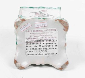 Tulipaniera <BR>Francia dell'est, Manifattura di Saint-Clment, 1780 circa  - Asta Bacili da barbiere, bacinelle e fioriere in maiolica francese da collezione - Associazione Nazionale - Case d'Asta italiane