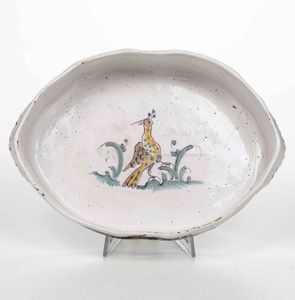 Bacinella<BR>Francia, Manifattura di Samadet (Landes, Nuova Aquitania), seconda met XVIII secolo  - Asta Bacili da barbiere, bacinelle e fioriere in maiolica francese da collezione - Associazione Nazionale - Case d'Asta italiane