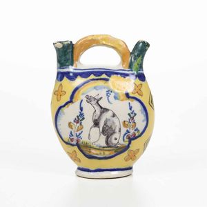 Fiaschetta<BR>Francia, probabilmente Manifattura di Roanne (dipartimento della Loira), XVIII-XIX secolo  - Asta Bacili da barbiere, bacinelle e fioriere in maiolica francese da collezione - Associazione Nazionale - Case d'Asta italiane