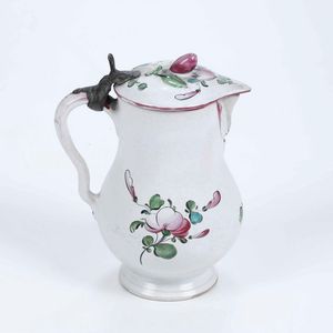 Lattiera con coperchio<BR>Francia dell'est, seconda met del XVIII secolo  - Asta Bacili da barbiere, bacinelle e fioriere in maiolica francese da collezione - Associazione Nazionale - Case d'Asta italiane