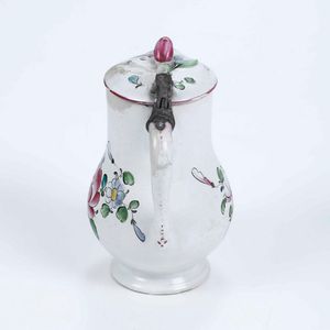 Lattiera con coperchio<BR>Francia dell'est, seconda met del XVIII secolo  - Asta Bacili da barbiere, bacinelle e fioriere in maiolica francese da collezione - Associazione Nazionale - Case d'Asta italiane