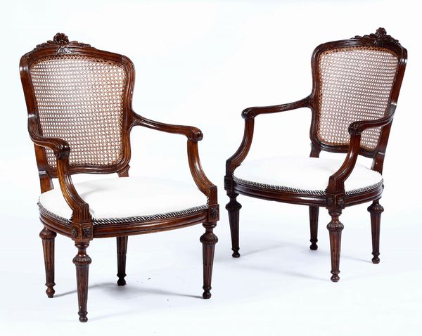 Coppia di poltrone in legno intagliato. XVIII secolo  - Asta Antiquariato Settembre - Associazione Nazionale - Case d'Asta italiane