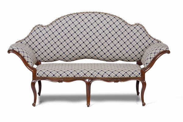 Divano Luigi XV in noce intagliato. Piemonte, XVIII secolo  - Asta Antiquariato Settembre - Associazione Nazionale - Case d'Asta italiane