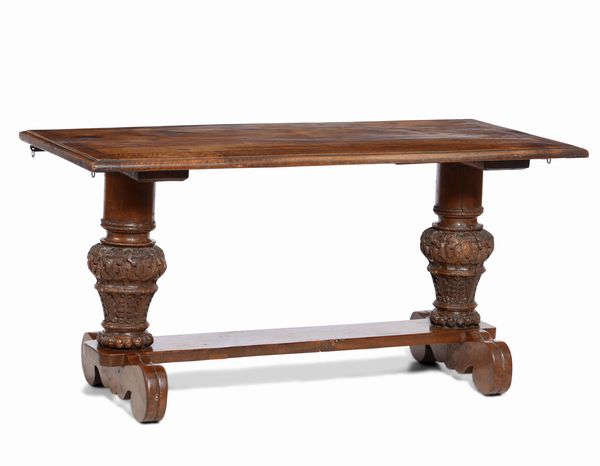 Tavolo in legno intagliato. XVIII-XIX secolo  - Asta Antiquariato Settembre - Associazione Nazionale - Case d'Asta italiane