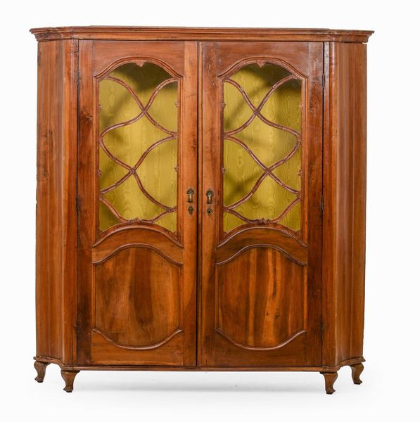 Vetrina a due ante con vetri a graticcio, XVIII secolo  - Asta Antiquariato Settembre - Associazione Nazionale - Case d'Asta italiane