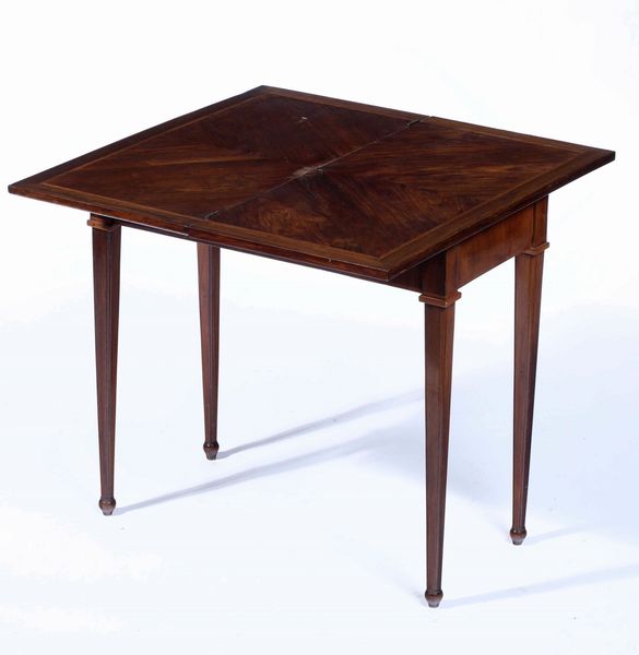 Tavolino da gioco Direttorio, impiallacciato in palissandro. Genova XVIII secolo  - Asta Antiquariato Settembre - Associazione Nazionale - Case d'Asta italiane