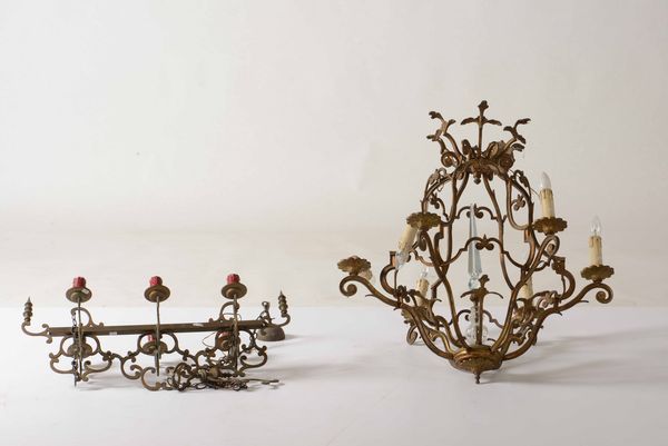 Coppia di lampadari in metallo dorato  - Asta Antiquariato Settembre - Associazione Nazionale - Case d'Asta italiane
