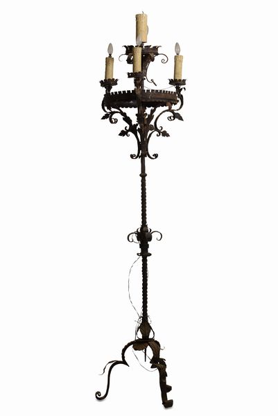 Antica torciera in ferro  - Asta Antiquariato Settembre - Associazione Nazionale - Case d'Asta italiane