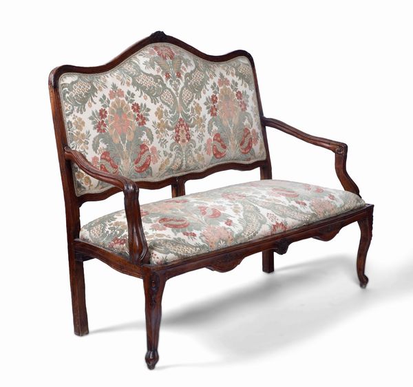 Divanetto in legno intagliato, XVIII-XIX secolo  - Asta Antiquariato Settembre - Associazione Nazionale - Case d'Asta italiane