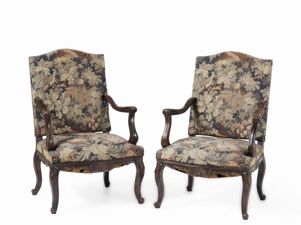 Coppia di poltrone in legno intagliato. XIX secolo  - Asta Antiquariato Settembre - Associazione Nazionale - Case d'Asta italiane