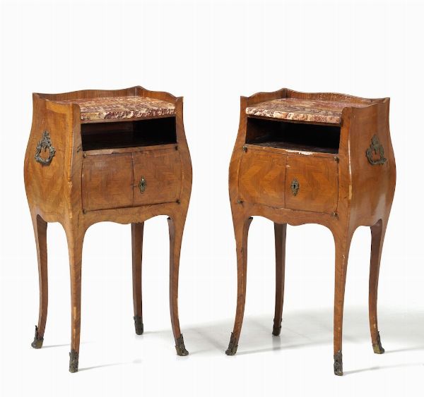 Coppia di comodini lastronati, in stile  - Asta Antiquariato Settembre - Associazione Nazionale - Case d'Asta italiane