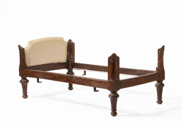 Letto con testiera imbottita  - Asta Antiquariato Settembre - Associazione Nazionale - Case d'Asta italiane