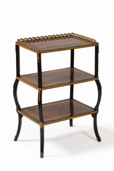 Etag�re Napoleone III a tre ripiani in legno lastronato ed intarsiato. XIX secolo  - Asta Antiquariato Settembre - Associazione Nazionale - Case d'Asta italiane