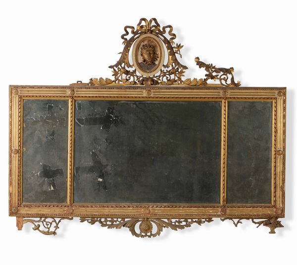 Caminiera in legno intagliato e dorato. XX secolo  - Asta Antiquariato Settembre - Associazione Nazionale - Case d'Asta italiane