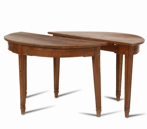 Coppia di mezzi tavoli in noce, XIX secolo  - Asta Antiquariato Settembre - Associazione Nazionale - Case d'Asta italiane