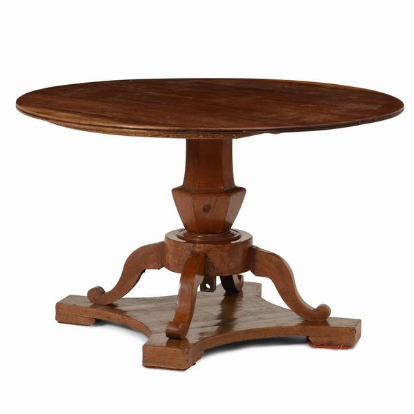 Tavolo circolare in legno con gamba a balaustro, XIX-XX secolo  - Asta Antiquariato Settembre - Associazione Nazionale - Case d'Asta italiane