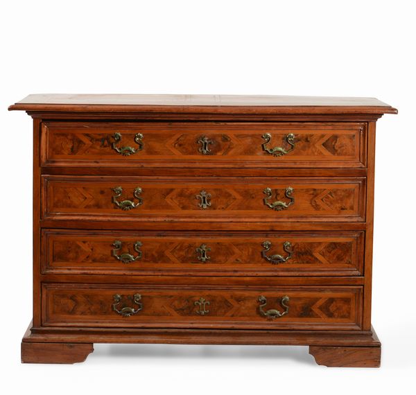 Cantarano a quattro cassetti lastronato ed intarsiato. XVIII secolo  - Asta Antiquariato Settembre - Associazione Nazionale - Case d'Asta italiane