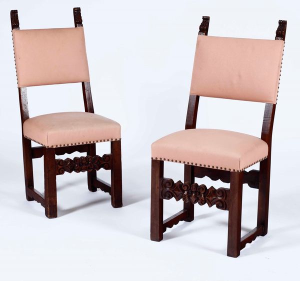 Coppia di seggioloni in legno intagliato. XX secolo  - Asta Antiquariato Settembre - Associazione Nazionale - Case d'Asta italiane