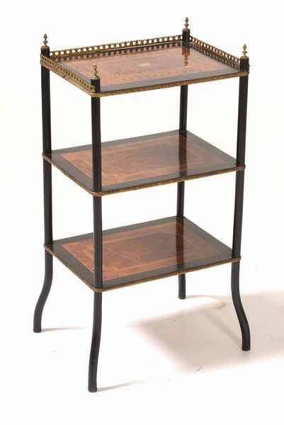 Etag�re a tre ripiani in legno intarsiato e filettato, XIX-XX secolo  - Asta Antiquariato Settembre - Associazione Nazionale - Case d'Asta italiane