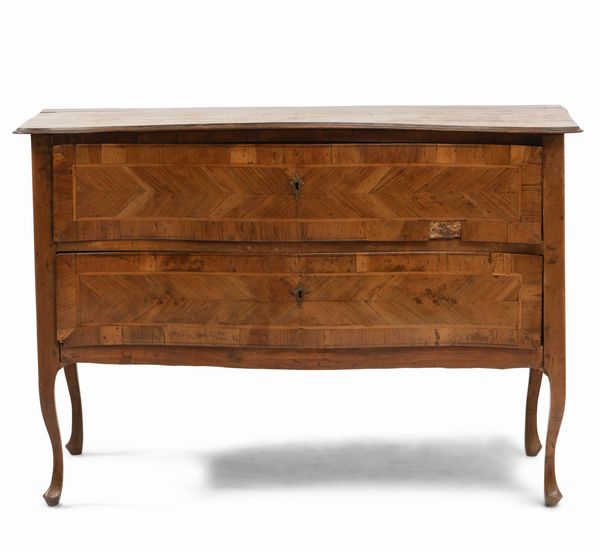 Com� a due cassetti lastronato, XVIII secolo  - Asta Antiquariato Settembre - Associazione Nazionale - Case d'Asta italiane