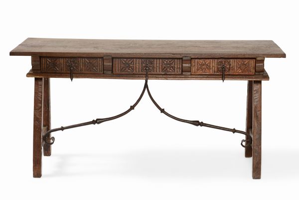 Tavolo a fratina in noce. Spagna XVIII-XIX secolo  - Asta Antiquariato Settembre - Associazione Nazionale - Case d'Asta italiane