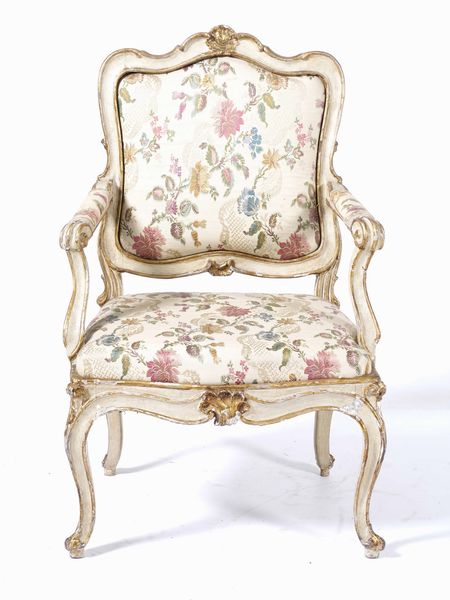 Poltrona in legno intagliato, laccato e dorato. XVIII secolo  - Asta Antiquariato Settembre - Associazione Nazionale - Case d'Asta italiane