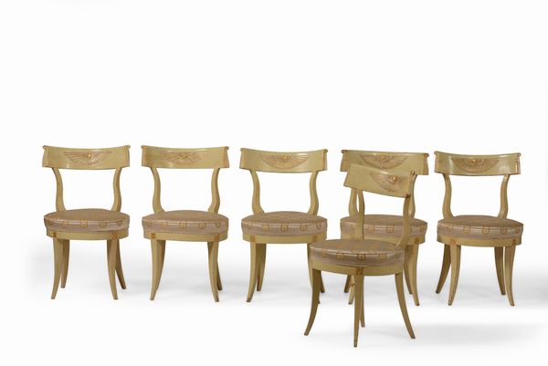 Sei sedie in legno laccato e dorato con rivestimento in seta. Italia centrale, XIX secolo  - Asta Antiquariato Settembre - Associazione Nazionale - Case d'Asta italiane