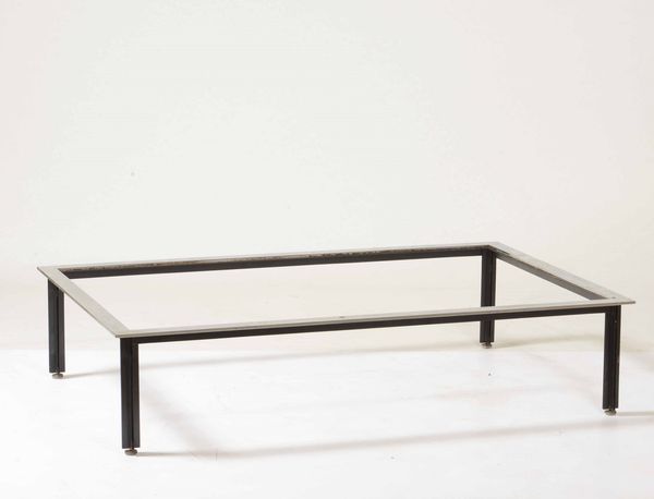 Tavolo da salotto in acciaio e vetro (rotture al piano)  - Asta Antiquariato Settembre - Associazione Nazionale - Case d'Asta italiane