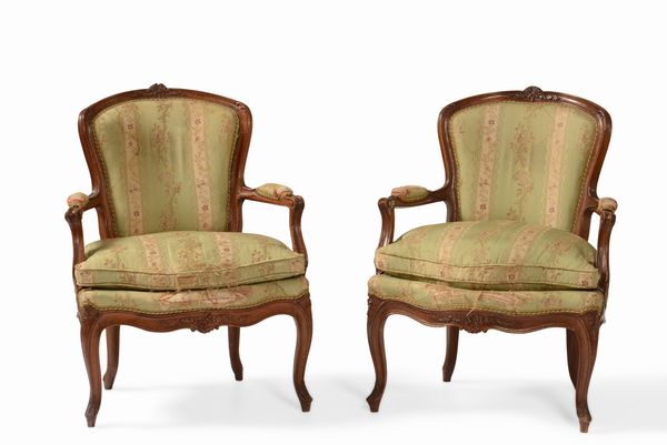 Coppia di poltrone in noce, Francia XVIII secolo  - Asta Antiquariato Settembre - Associazione Nazionale - Case d'Asta italiane