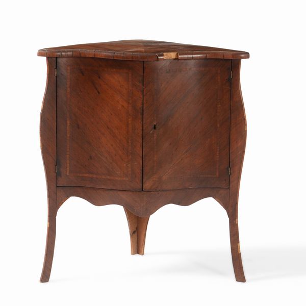 Angolare lastronato a due ante, XX secolo  - Asta Antiquariato Settembre - Associazione Nazionale - Case d'Asta italiane