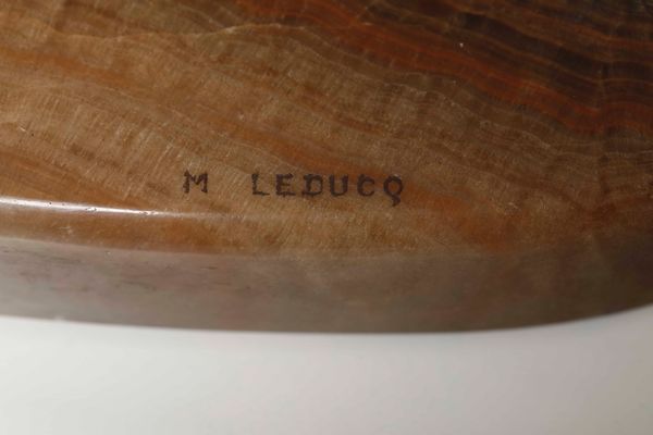 Trittico da camino Dec, firmato M. Leducqv (1879-1955), composto da orologio e coppia di vasi in bronzo  - Asta Antiquariato Settembre - Associazione Nazionale - Case d'Asta italiane