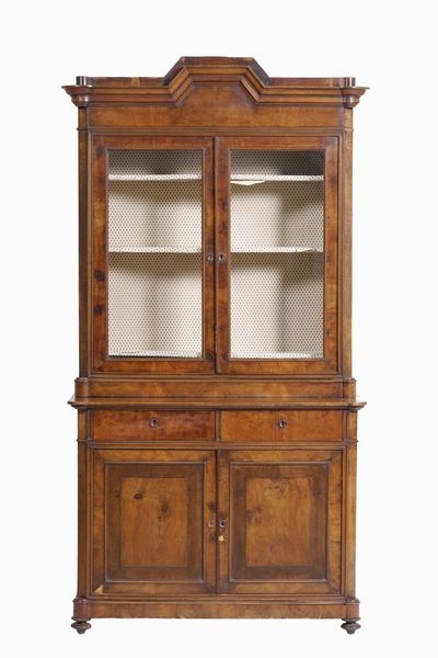 Credenza a due ante con alzata a vetro. XIX-XX secolo  - Asta Antiquariato Settembre - Associazione Nazionale - Case d'Asta italiane