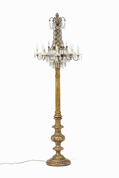 Piantana in legno dorato con pendenti in vetro  - Asta Antiquariato Settembre - Associazione Nazionale - Case d'Asta italiane