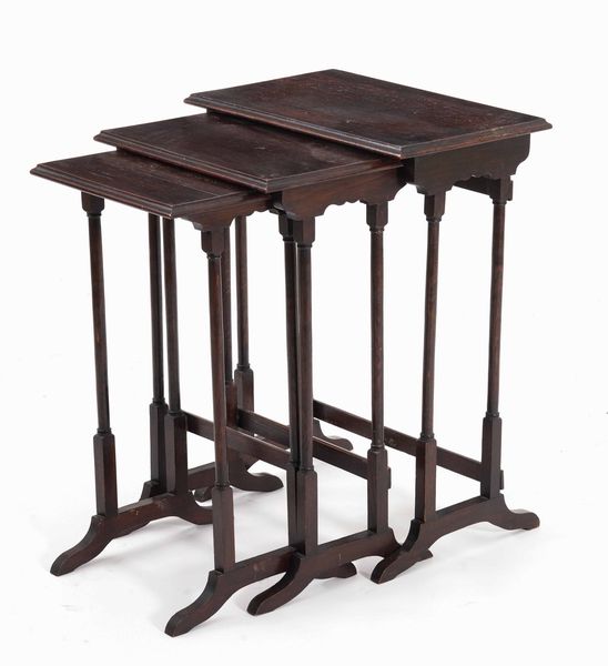 Tre tavolini a nido in legno, XIX-XX secolo  - Asta Antiquariato Settembre - Associazione Nazionale - Case d'Asta italiane