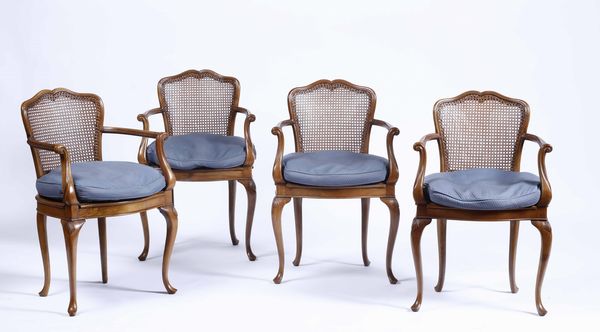 Quattro poltrone in legno intagliato, XIX secolo  - Asta Antiquariato Settembre - Associazione Nazionale - Case d'Asta italiane